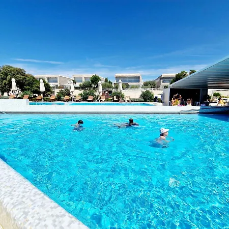 Üdülőközpont Residence-apartment-giuliano-punta Skala, *