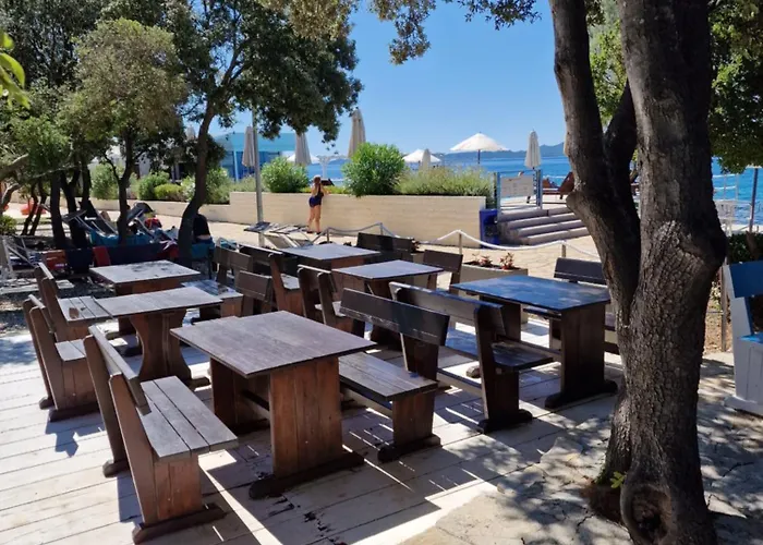 Residence-apartment-giuliano-punta Skala, Pribjeći *