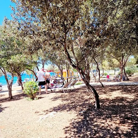 Residence-apartment-giuliano-punta Skala, Pribjeći *