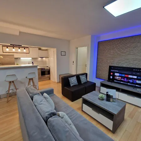 Residence-apartment-giuliano-punta Skala, * ペトルチャネ