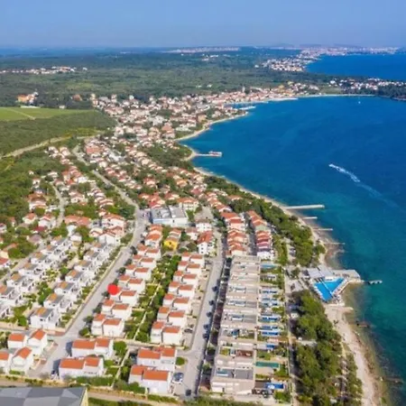 Residence-apartment-giuliano-punta Skala, 度假村 佩特坎内