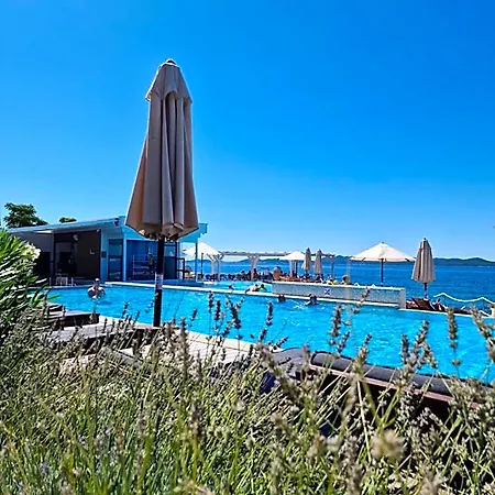 Residence-apartment-giuliano-punta Skala, Pribjeći *